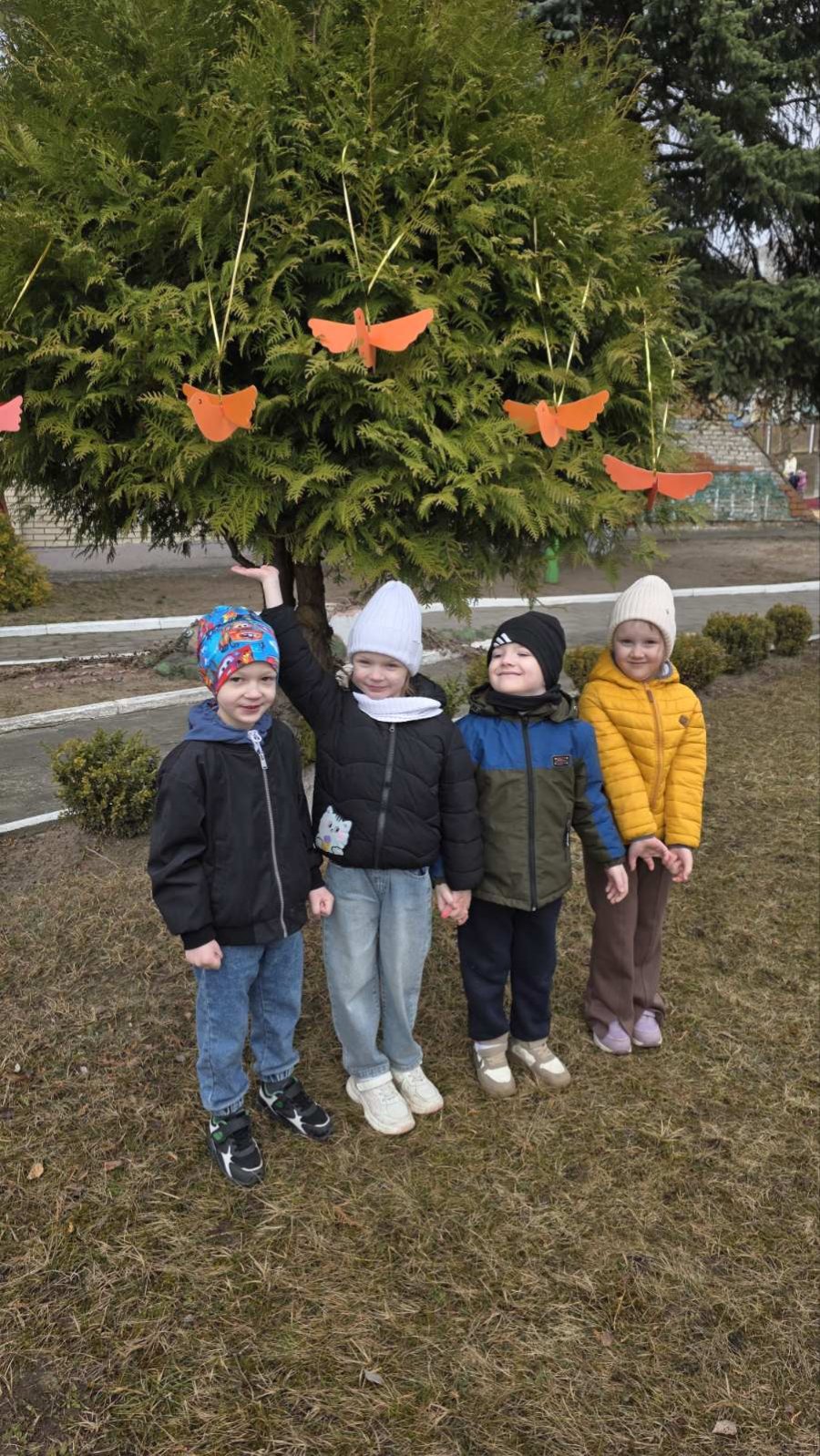 А у нас-каникулы! «Гуканне вясны»: звонкие голоса и цветные птички.