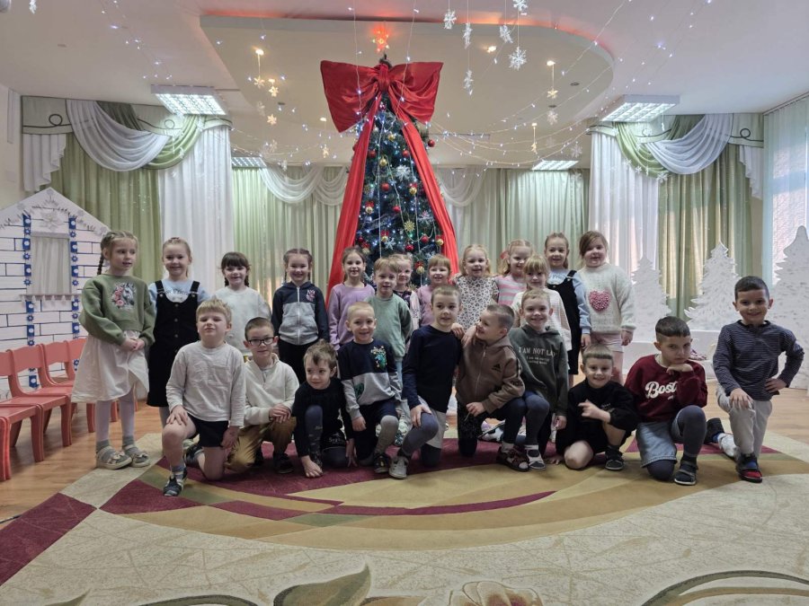 А У НАС ЗИМНИЕ КАНИКУЛЫ! ЗДРАВСТВУЙ,НОВЫЙ ГОД!