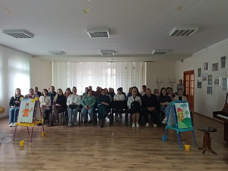 СЕМЕЙНАЯ ГОСТИНАЯ СОБРАЛА РОДИТЕЛЕЙ БУДУЩИХ ВОСПИТАННИКОВ.